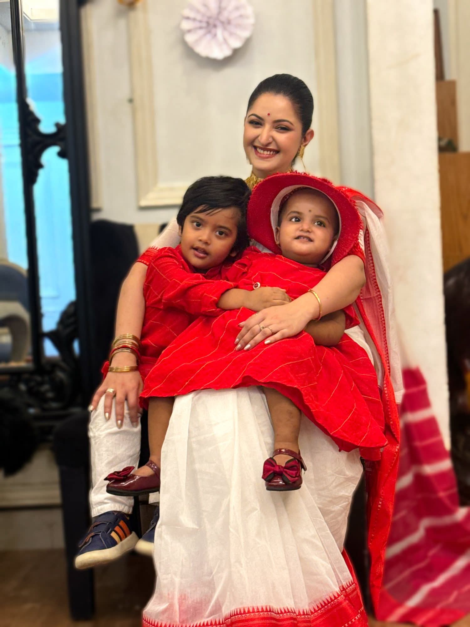 পরী সঙ্গে কে এই ছোট্ট পরী