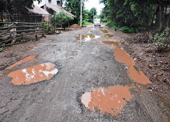 তিন বছরে রাস্তা নষ্ট হলে ঠিক করবেন ঠিকাদার