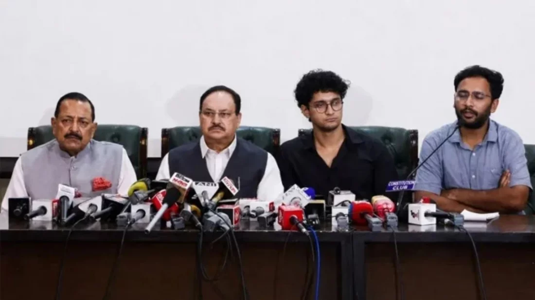 ককরোচদের বিরুদ্ধে সব এফআইআর প্রত্যাহারে রাজি ভারত সরকার