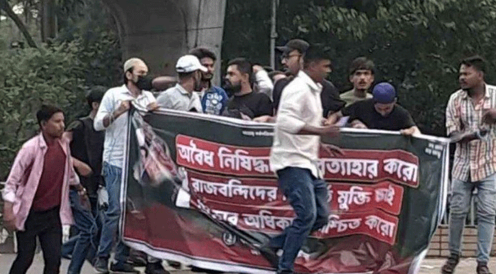ঢাবিতে ভোরে ছাত্রলীগের ঝটিকা মিছিল, মাইক্রোবাসসহ আটক ২