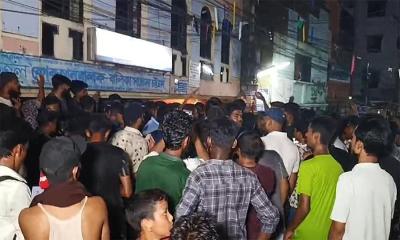 শিশু ধর্ষণের অভিযোগে চট্টগ্রামে উত্তেজনা, অবরুদ্ধ পুলিশ