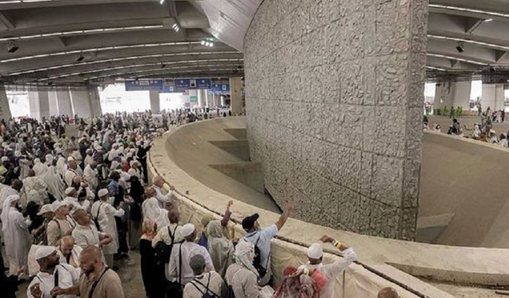 আজ শয়তানকে ‍‍‘পাথর‍‍’ নিক্ষেপ করবেন হাজিরা