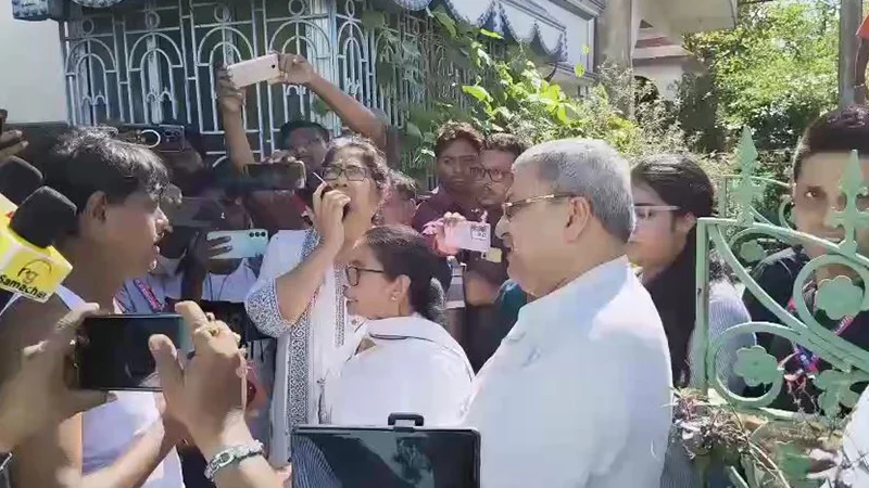 পুলিশ হেফাজতে মৃত কর্মীর বাড়িতে মমতা, তারপরই উত্তপ্ত ২৪ পরগণা